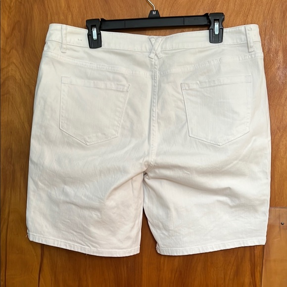 Christopher & Banks White Jean Shorts Size 14 5-Pocket Zipper Front Cotton Spand - Picture 3 of 6